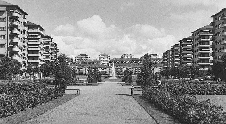 FOTOGRAFI
Tessinparken sedd mot nordost. Nybyggda hus i Gärdesstaden.   1939-1939
FOTOGRAF: Olsen, Harald. 
BILDNUMMER: Fa 50740
Stadsmuseet i Stockholm