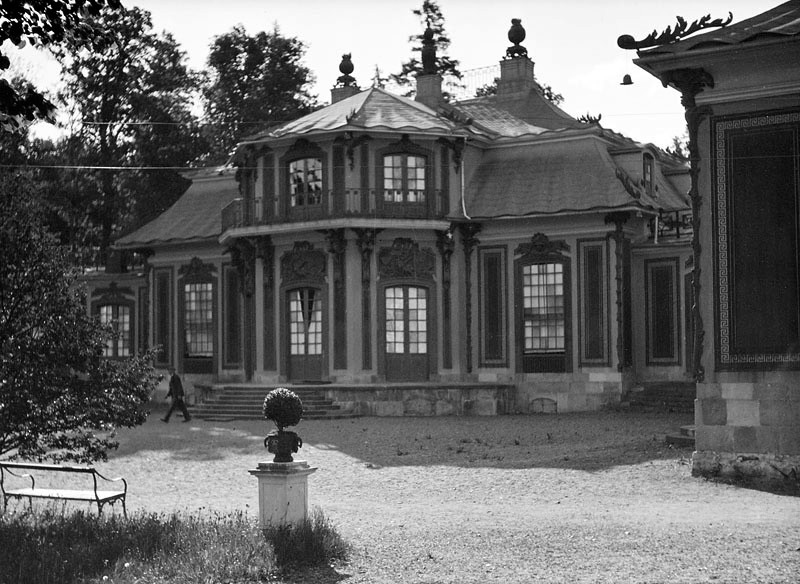 FOTOGRAFI
Kina slott i Drottningholms slottspark.   1927-1931
FOTOGRAF: Goodwin, Henry B. 
BILDNUMMER: GW 20309
Stockholms stadsmuseum, Sweden